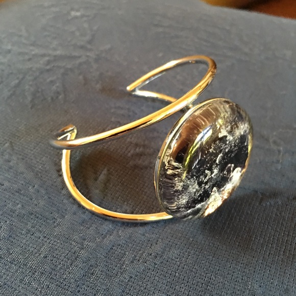 Cuff Bracelet - Picture 9 of 10